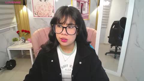 strawkiss_a online show from September 22, 2025, 8:33 pm