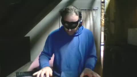 Snapshot of streamsville chatting on November 18, 2025, 12:53 pm Smiley online show from November 18, 2025, 12:53 pm