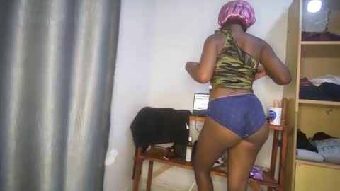 Snapshot of streetlioness chatting on September 19, 2025, 10:54 pm streetlioness online show from September 19, 2025, 10:54 pm