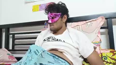 strip_couple_love1 online show from October 24, 2025, 9:49 am