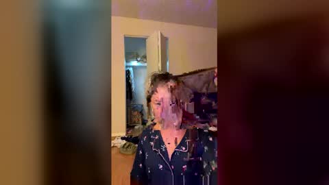 Snapshot of stripperinaz chatting on February 4, 2026, 3:12 am shorti online show from February 4, 2026, 3:12 am