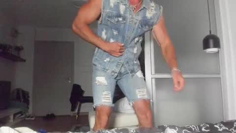 Snapshot of strong_arni chatting on October 21, 2025, 5:02 pm Strong Arni online show from October 21, 2025, 5:02 pm