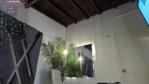 Snapshot of strong_girl_ chatting on October 29, 2025, 11:01 am Alexa   online show from October 29, 2025, 11:01 am