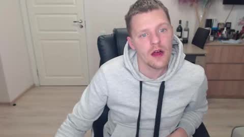 Snapshot of strong_guy_xxx chatting on September 20, 2025, 11:22 am strong_guy_xxx online show from September 20, 2025, 11:22 am