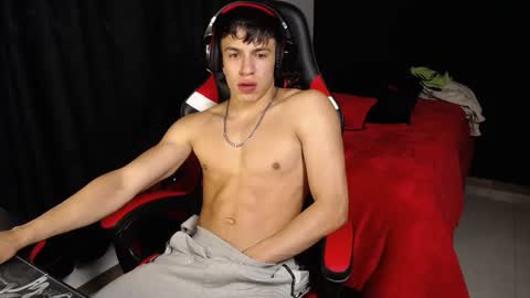 Snapshot of strong_jackxxx chatting on December 11, 2024, 5:43 am Daddy Jack online show from December 11, 2024, 5:43 am
