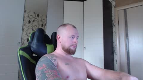 Snapshot of strongass18 chatting on October 14, 2025, 8:37 am Alex online show from October 14, 2025, 8:37 am