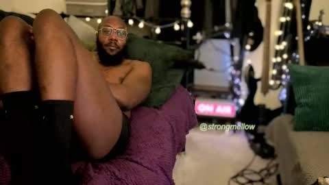 Snapshot of strongmellow chatting on November 6, 2025, 7:04 pm strongmellow online show from November 6, 2025, 7:04 pm