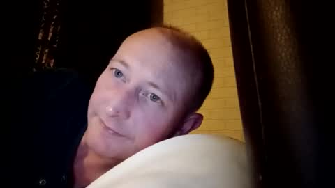 Snapshot of stu_art83 chatting on May 9, 2026, 12:05 am stu_art83 online show from May 9, 2026, 12:05 am