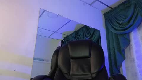 Snapshot of stuart_boy_ chatting on December 29, 2024, 5:42 am stuart_boy_ online show from December 29, 2024, 5:42 am