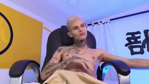Snapshot of stuart_boy_ chatting on March 6, 2025, 7:47 am stuart_boy_ online show from March 6, 2025, 7:47 am