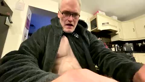 stud_1975 online show from April 6, 2026, 2:20 am