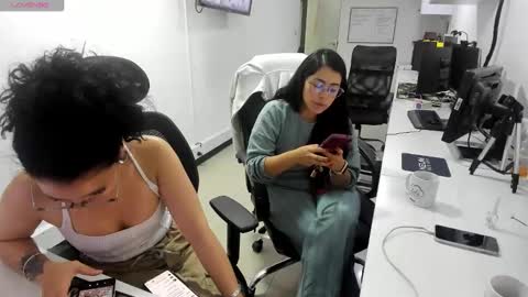 studcb_ online show from November 17, 2025, 11:43 pm