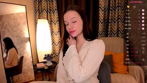 Snapshot of stuffed_cookie chatting on October 19, 2025, 6:14 am Mary online show from October 19, 2025, 6:14 am