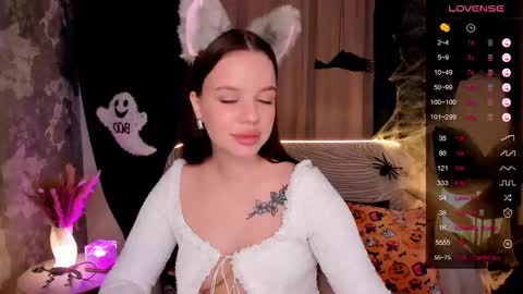 Snapshot of stuffed_cookie chatting on October 23, 2025, 8:35 am Mary online show from October 23, 2025, 8:35 am