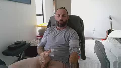 Snapshot of stukeswg chatting on December 18, 2025, 5:52 pm Simon online show from December 18, 2025, 5:52 pm