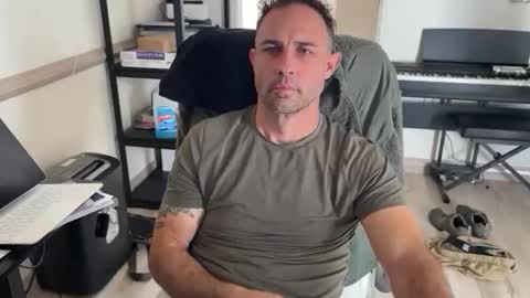 Snapshot of stukeswg chatting on April 15, 2026, 5:09 pm Simon online show from April 15, 2026, 5:09 pm