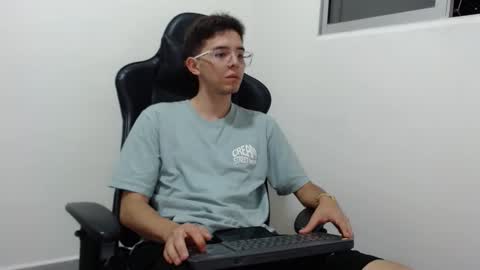 stwart_little online show from January 6, 2026, 12:58 am