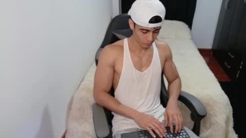 Snapshot of stylish_men chatting on October 20, 2025, 2:06 pm stylish men online show from October 20, 2025, 2:06 pm