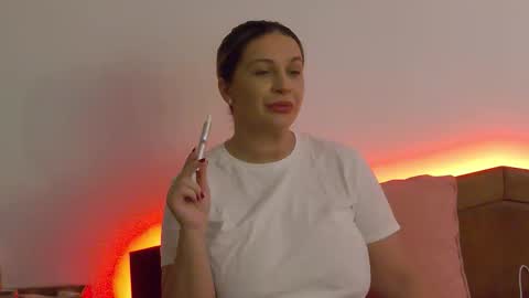 Carla online show from November 25, 2025, 8:58 am