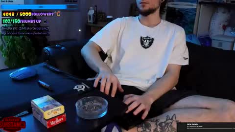 Im Substanc3  online show from November 16, 2025, 8:47 pm