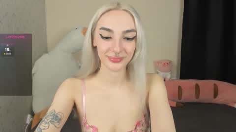 Snapshot of succubantra chatting on October 24, 2025, 3:19 pm Chloe online show from October 24, 2025, 3:19 pm