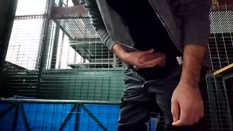 sucherealetreffen online show from January 17, 2025, 3:43 pm