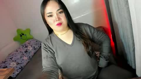 Snapshot of suckinghercock803 chatting on October 16, 2025, 5:52 am Millany online show from October 16, 2025, 5:52 am