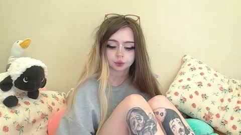 Snapshot of suemeow chatting on July 14, 2026, 7:41 pm Sue online show from July 14, 2026, 7:41 pm
