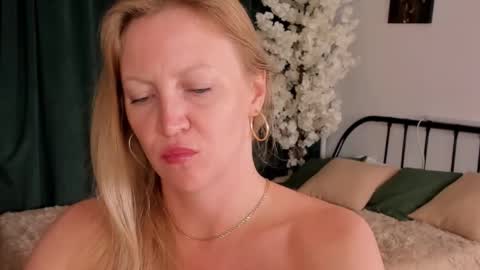 sugamomy online show from September 15, 2025, 12:10 am