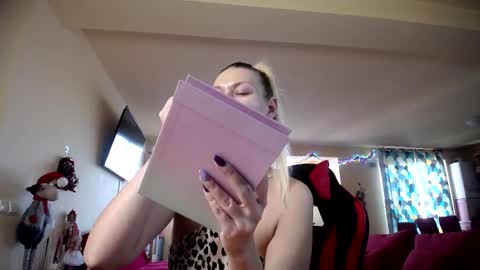 Snapshot of sugar_mayy chatting on December 20, 2024, 7:12 am May online show from December 20, 2024, 7:12 am