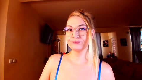 Snapshot of sugar_mayy chatting on February 8, 2025, 11:01 am May online show from February 8, 2025, 11:01 am