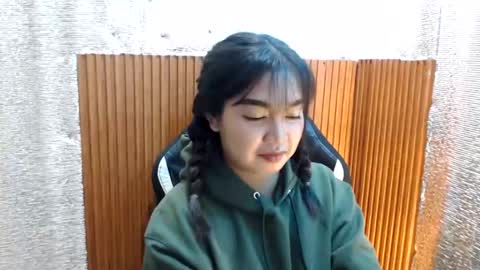 Sugar online show from February 12, 2025, 4:33 pm
