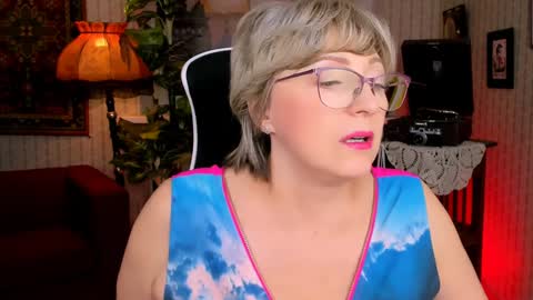 Vivien online show from December 5, 2024, 7:17 pm