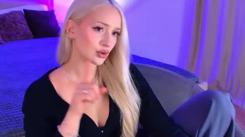 Snapshot of sugarwhisper chatting on September 10, 2025, 4:40 pm sugarwhisper online show from September 10, 2025, 4:40 pm