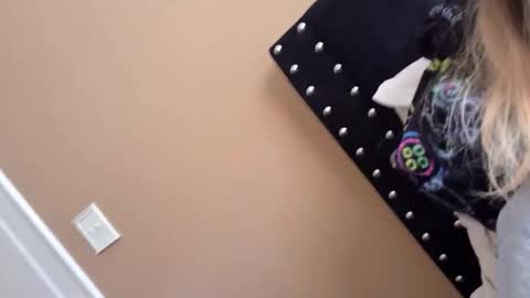 Ophelia online show from November 2, 2025, 4:53 pm