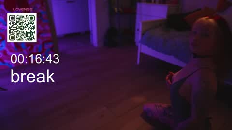 Snapshot of suk_ki chatting on September 28, 2025, 7:03 am Lika ginger  Jessy blond   online show from September 28, 2025, 7:03 am