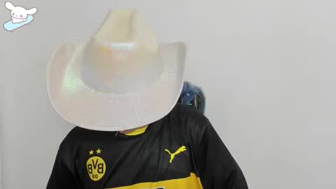 Snapshot of sukmiboy chatting on October 16, 2025, 12:33 am LEO online show from October 16, 2025, 12:33 am