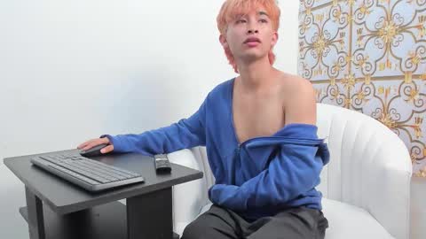 Snapshot of sukmiboy chatting on October 25, 2025, 5:15 am LEO online show from October 25, 2025, 5:15 am