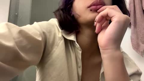 Suku Ren online show from September 26, 2025, 4:49 am