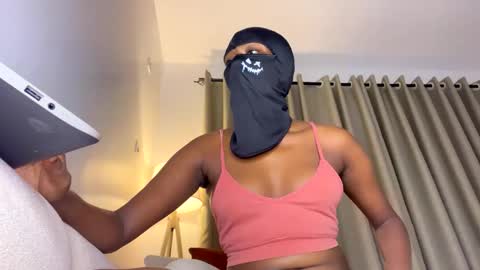 maskedtemptress online show from March 29, 2026, 5:35 pm