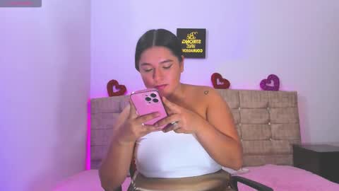 Snapshot of summer_girls01 chatting on October 5, 2025, 12:09 am summer_girls01 online show from October 5, 2025, 12:09 am