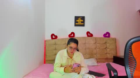 Snapshot of summer_girls01 chatting on October 7, 2025, 11:02 pm summer_girls01 online show from October 7, 2025, 11:02 pm