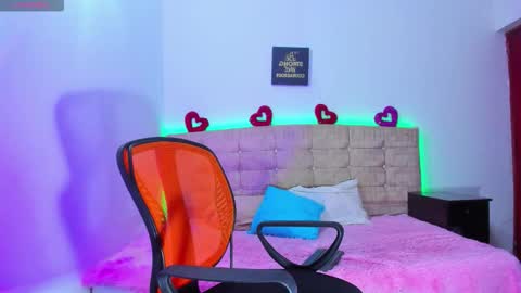 Snapshot of summer_girls01 chatting on October 9, 2025, 12:30 am summer_girls01 online show from October 9, 2025, 12:30 am