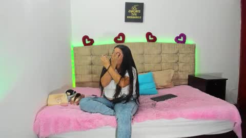 Snapshot of summer_girls01 chatting on October 11, 2025, 1:49 am summer_girls01 online show from October 11, 2025, 1:49 am