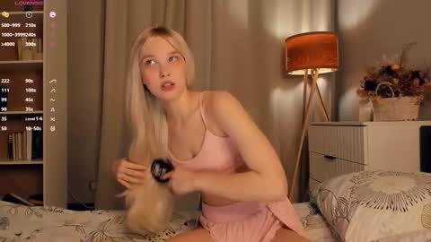 Snapshot of summer_lilac chatting on October 19, 2025, 7:47 pm Nelly online show from October 19, 2025, 7:47 pm