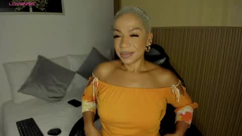 Snapshot of summer_night_ chatting on April 25, 2026, 11:35 am Summer online show from April 25, 2026, 11:35 am