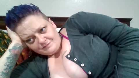 Summer Divine online show from November 17, 2025, 10:32 am