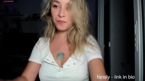 Hannah online show from December 9, 2024, 3:22 pm