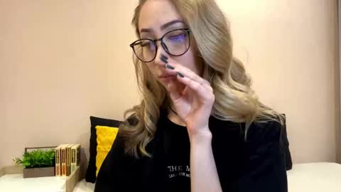 Lexi online show from December 18, 2025, 10:21 am