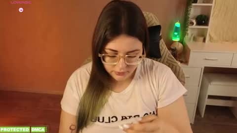 Tina. Im topless model  online show from April 28, 2026, 7:57 am